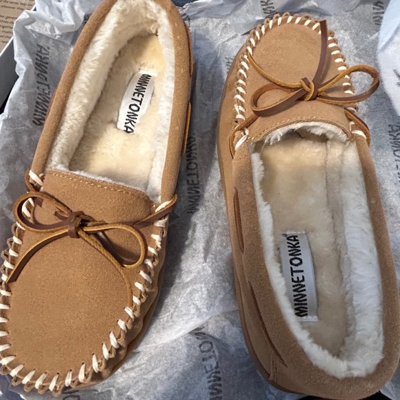 Minnetonka Slippers - Picture 1 of 4